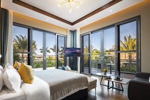 Desk, laptop workspace, free WiFi, bed sheets