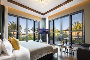 办公桌、笔记本电脑工作区、免费 WiFi、床单