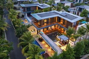 Desk, laptop workspace, free WiFi, bed sheets - Sanya Haitang Bay Haiju Villa (Sanya)