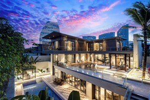 办公桌、笔记本电脑工作区、免费 WiFi、床单