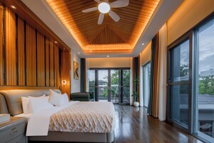 奢华别墅, 泳池景观 | 办公桌、笔记本电脑工作区、免费 WiFi、床单