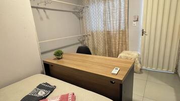1 slaapkamer, een strijkplank/strijkijzer, wifi, beddengoed