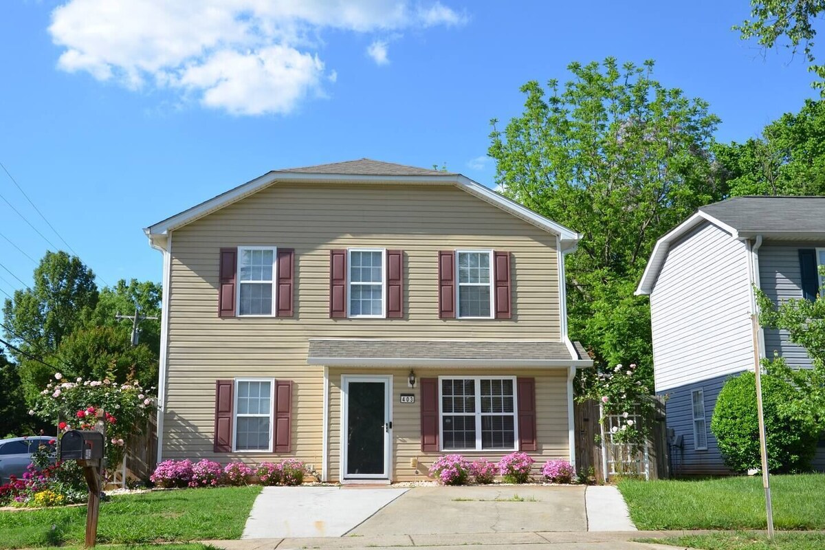 Downtown Gem w/ Fenced Yard, BBQ Grill and Firepit