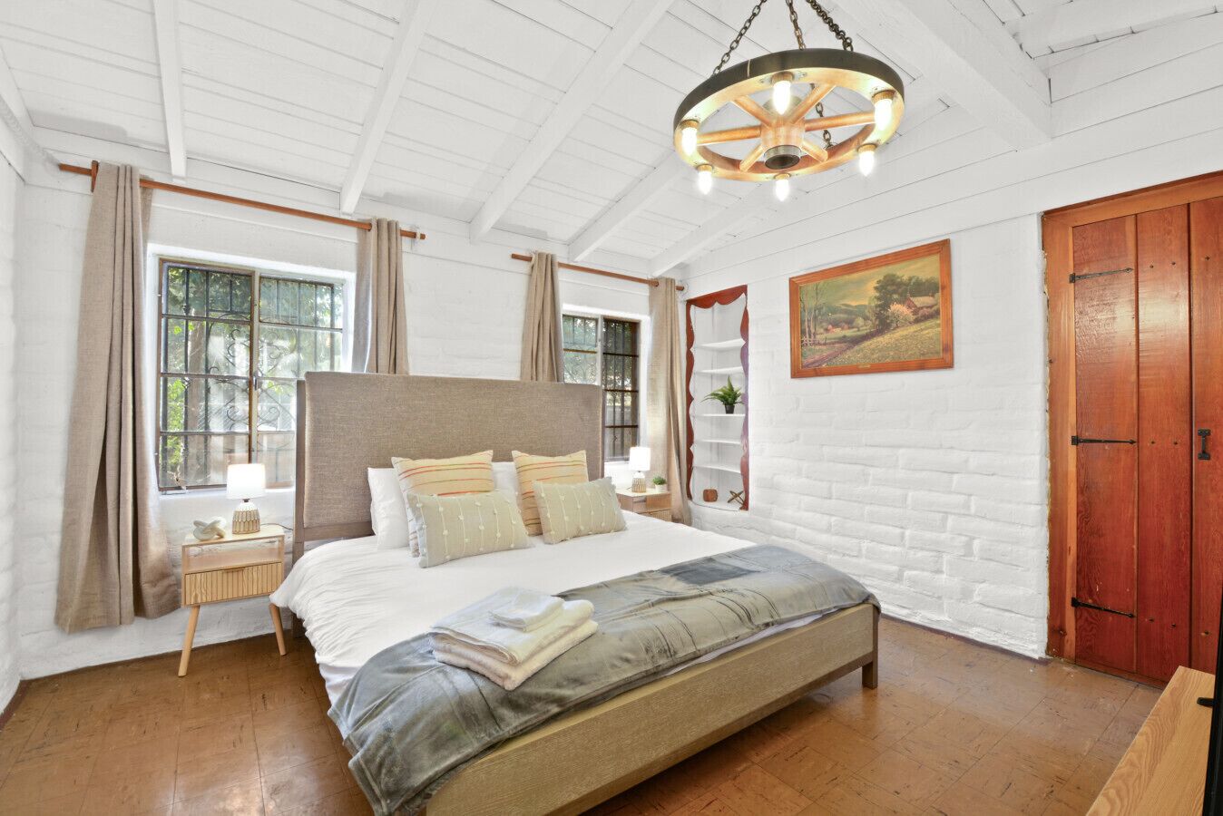 4 Schlafzimmer, Schreibtisch, Bügeleisen/Bügelbrett, kostenloses WLAN