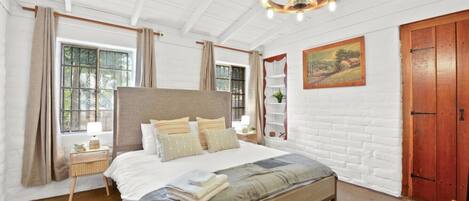 4 Schlafzimmer, Schreibtisch, Bügeleisen/Bügelbrett, kostenloses WLAN