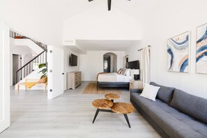 Fernseher, Kamin, Tischfußball