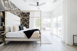 5 habitaciones, escritorio y tabla de planchar con plancha 