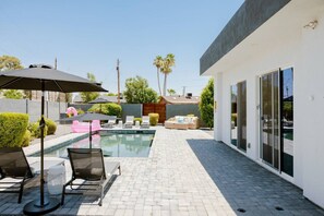 UppvÀrmd pool