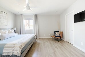 6 soveværelser, skrivebord, strygejern/strygebræt, weekendseng