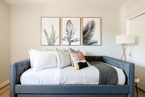 6 bedrooms, desk, iron/ironing board, travel crib