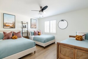 4 Schlafzimmer, Schreibtisch, Bügeleisen/Bügelbrett, Reisekinderbett