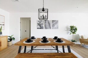 Dining - Cozy Scottsdale Retreat Near Old Town | Pool, Baja Shelf & Spa (Scottsdale)