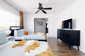 5 camere, una scrivania, ferro/asse da stiro, culla da viaggio