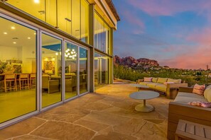 Terrace/patio - Luxury Escape | Mountain Views, Pool & Hot Tub (Paradise Valley)