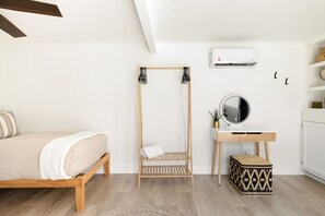4 bedrooms, desk, iron/ironing board, travel cot