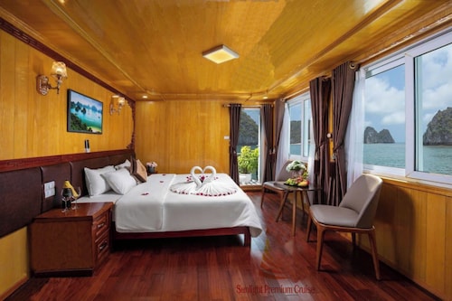 Halong Sunlight Premium Cruise 