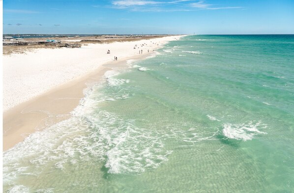 Sun-loungers, beach towels - Charming 2-bedroom townhome in fabulous Navarre Beach! WiFi, AC, Beach Access (Navarre)