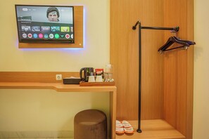 Deluxe Double Room | Desk, laptop workspace, soundproofing, iron/ironing board - The Cabin Hotel Lovina Bali  (Banjar)
