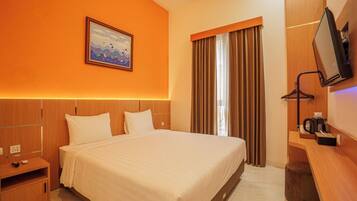 Deluxe Double Room | Desk, laptop workspace, iron/ironing board, free WiFi