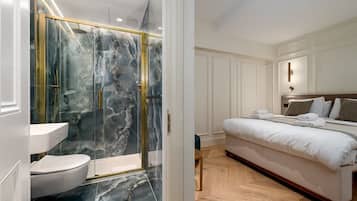 1 bedroom, desk, Internet, bed sheets