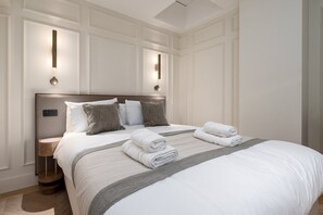 1 bedroom, desk, Internet, bed sheets