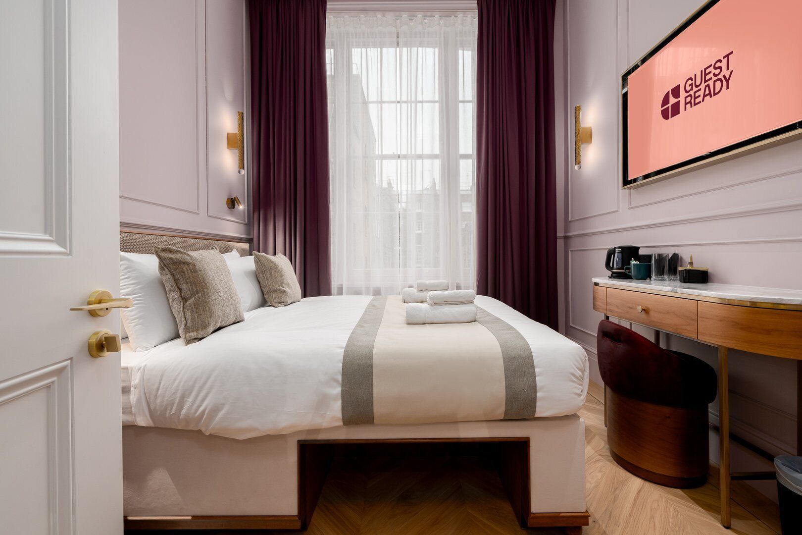 1 bedroom, desk, internet, bed sheets