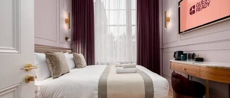 1 bedroom, desk, internet, bed sheets