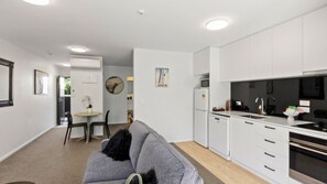 Smart TV - Charming-on-fryer-central-apt-and-walk-to-town (Queenstown)