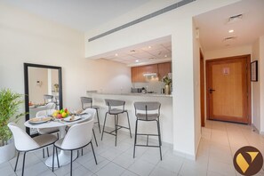 Dining - Cozy 1-BR Apartment in Al Dhafrah 2, The Greens (Dubai)