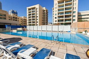 Pool - Cozy 1-BR Apartment in Al Dhafrah 2, The Greens (Dubai)