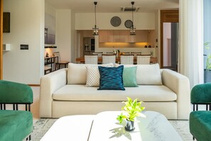 Smart TV - Yamu Hills 6 BDR Panoramic Sea View Luxury Vila (Pa Klok)