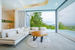 Smart TV - Lapista 6 Bedroom Luxury Vila (Pa Klok)