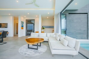 Smart TV - Lapista 6 Bedroom Luxury Vila (Pa Klok)