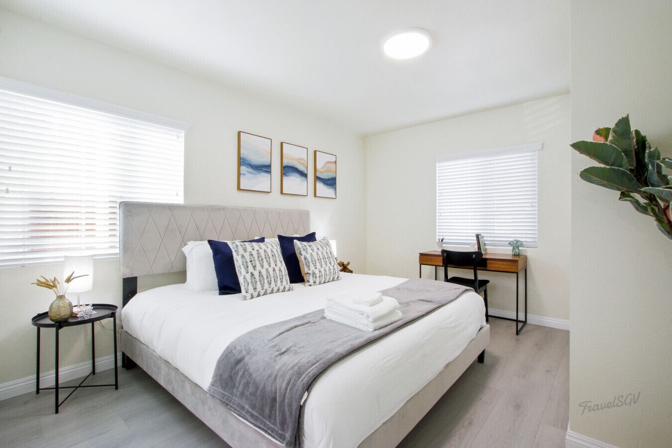 3 makuuhuonetta, työpöytä, silitysrauta/-lauta, ilmainen Wi-Fi