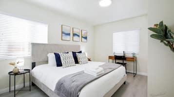 3 makuuhuonetta, työpöytä, silitysrauta/-lauta, ilmainen Wi-Fi