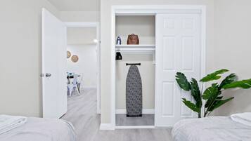 2 dormitoris, escriptori, planxa i posts de planxar i wifi gratuïta