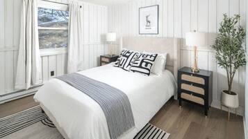 4 bedrooms, desk, travel cot, free WiFi