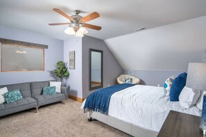 5 bedrooms, desk, iron/ironing board, travel crib - True Ski-in/Ski-Out, 3500 Sqft, Hot Tub, Wet Bar, Sleeps 16 (Beech Mountain)