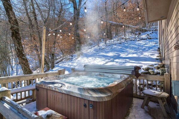 Outdoor spa tub