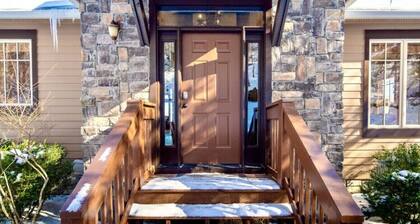 True Ski-in/Ski-Out, 3500 Sqft, Hot Tub, Wet Bar, Sleeps 16