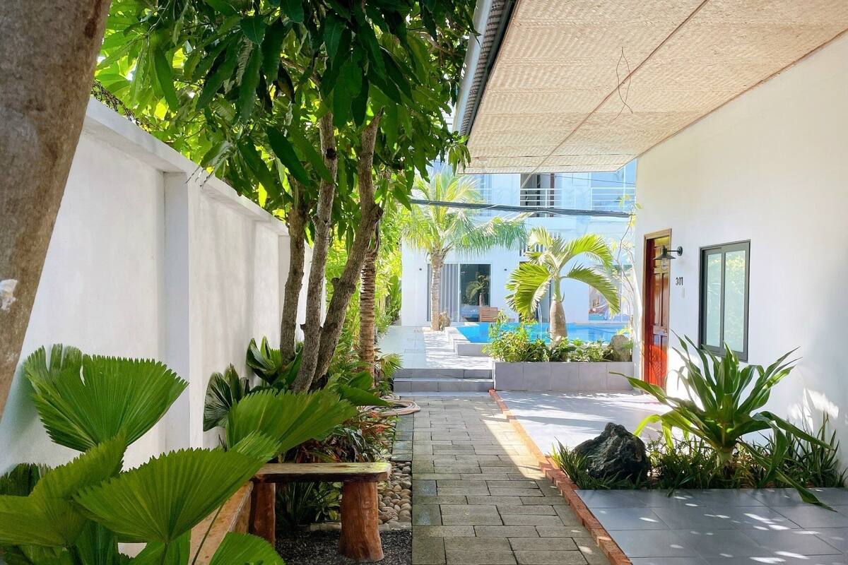 Bungalow, Garden View