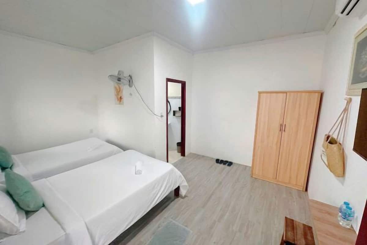 1 bedroom, free WiFi, bed sheets