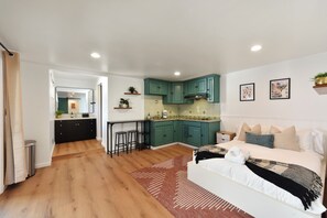 6 Schlafzimmer, Schreibtisch, Bügeleisen/Bügelbrett, kostenloses WLAN