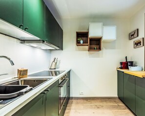 Fridge, microwave, oven, cookware/dishes/utensils