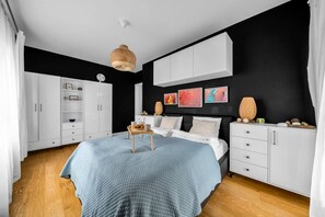 3 bedrooms, desk, iron/ironing board, free WiFi