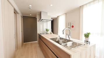 Fridge, microwave, stovetop, cookware/dishes/utensils