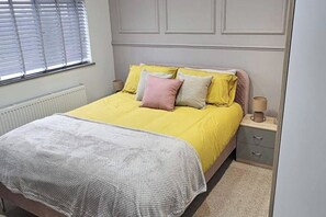 4 bedrooms, iron/ironing board, WiFi, bed sheets - Chester - 4 Bed House Free parking (Chester)