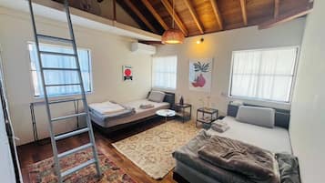 3 bedrooms, desk, free WiFi, bed sheets