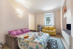 1 室のベッドルーム、WiFi (無料)、ベッドシーツ