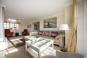 TV, fireplace, stereo